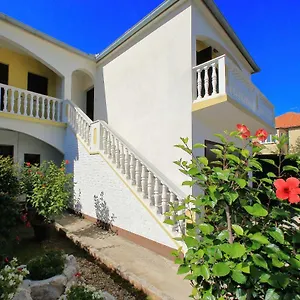 apartment-zora-zadar-23000.hotelinzadar.com/